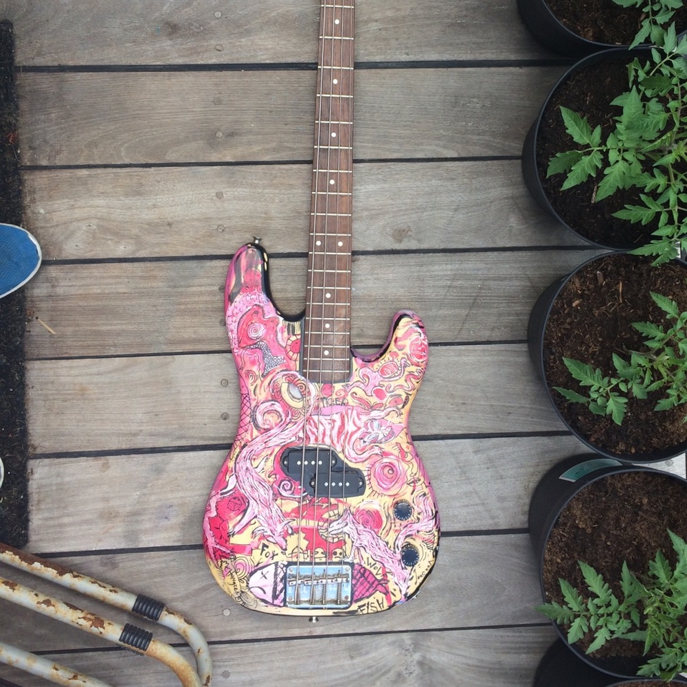 HAND PAINTED BASS GUITAR - Picture 2 of 8